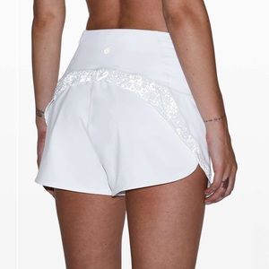 ✨Lululemon - Run The Line Short 3’ *Refelctive✨